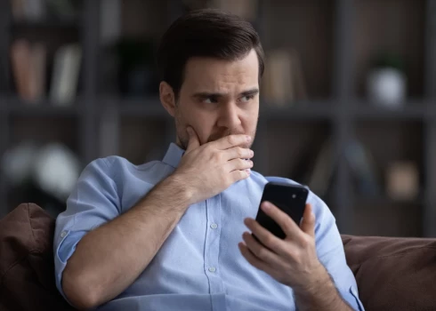 Viedokļi dalās, vai nepieciešams celt telefonu, ja zvana nepazīstams numurs.