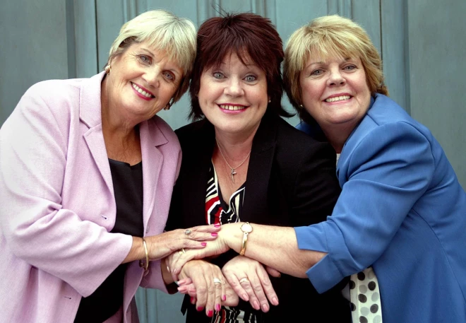 Ozija Osborna māsas (no kreisās) Airisa, Džiliana un Džīna 2004. gadā.