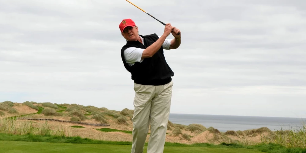Donalds Tramps nepalaidīs garām iespēju Skotijā uzspēlēt golfu