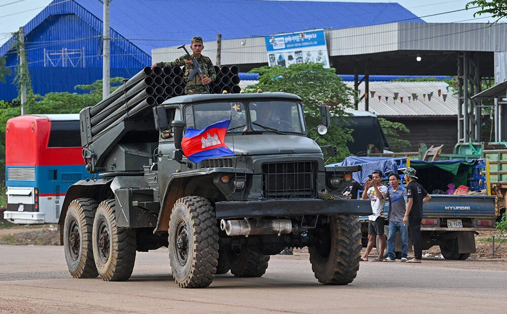Spriedze pieaug: Kambodža aicina uz tūlītēju pamieru ar Taizemi