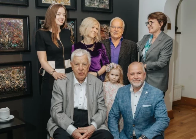 После смерти сестры Раймонд Паулс сблизился с родственниками