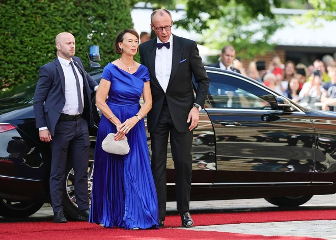 Ieradās gan Mercs, gan Merkele. Vācijā atklāts ikgadējais Baireitas operas festivāls