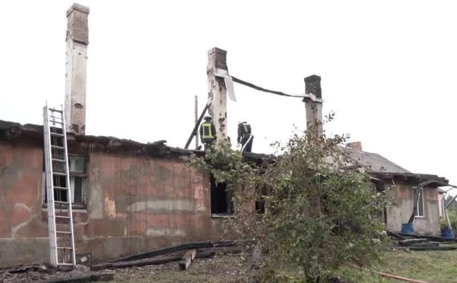 Ēkā bija pieci dzīvokļi, bet apdzīvoti bija tikai četri.