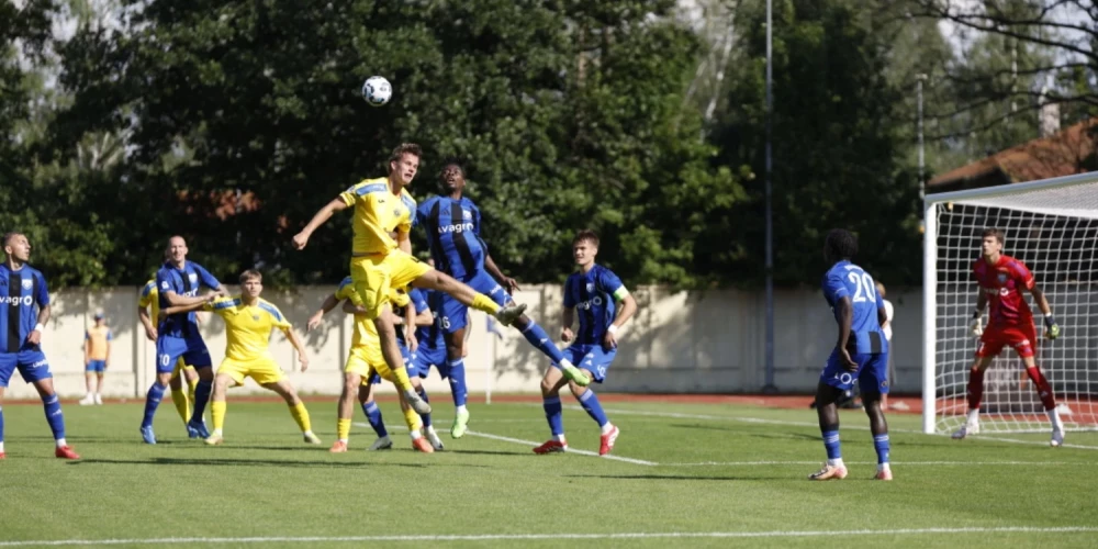 "Super Nova" ar "Grobiņu" spēlē neizšķirti Latvijas futbola virslīgas 24.kārtas mačā. 