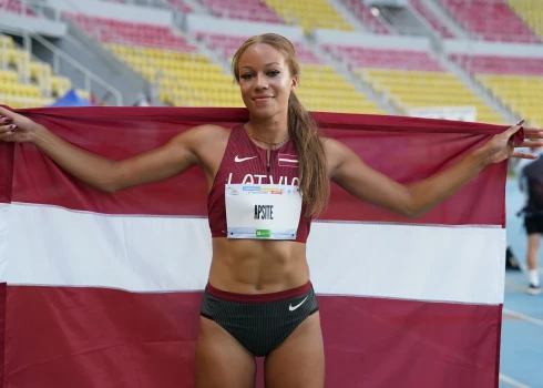 Latvijas vieglatlēte Brenda Džiliana Apsīte Eiropas Jauniešu olimpiskajā festivālā izcīnīja gan sudrabu, gan ceturto vietu, kad palika četru centimetru attālumā no bronzas.