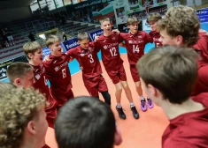 Latvijas U-16 volejbolisti EČ finālturnīra mačā piekāpjas rumāņiem