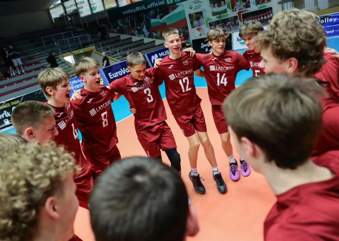 Latvijas U-16 volejbolisti EČ finālturnīra mačā piekāpjas rumāņiem
