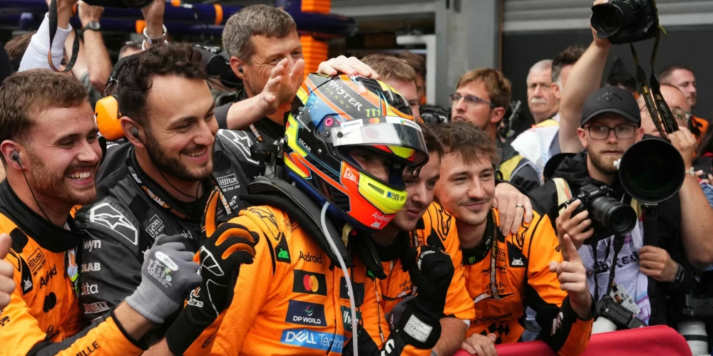 "McLaren" pilots Oskars Piastri svētdien izcīnīja uzvaru Pirmās formulas (F-1) pasaules čempionāta 13. posmā.