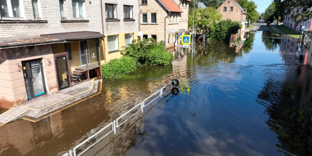 Затопленная улица в Елгаве.