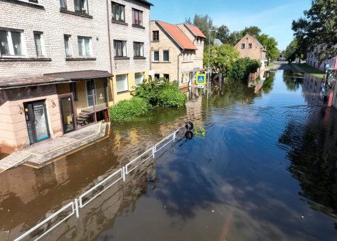 Затопленная улица в Елгаве.