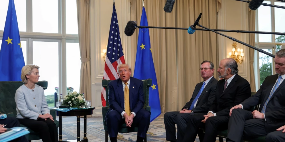 ASV prezidents Donalds Tramps un Eiropas Komisijas priekššēdētāja Urzula fon der Leiena svētdienas vakarā pēc sarunām Skotijā paziņoja, ka panākuši vienošanos par muitas tarifiem.