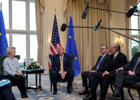 ASV prezidents Donalds Tramps un Eiropas Komisijas priekššēdētāja Urzula fon der Leiena svētdienas vakarā pēc sarunām Skotijā paziņoja, ka panākuši vienošanos par muitas tarifiem.