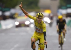 Pogačars jau ceturto reizi triumfē prestižajā “Tour de France” velobraucienā