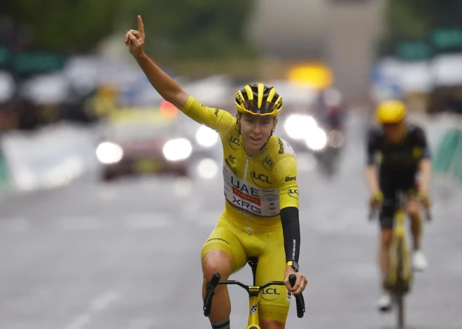 Pogačars jau ceturto reizi triumfē prestižajā “Tour de France” velobraucienā