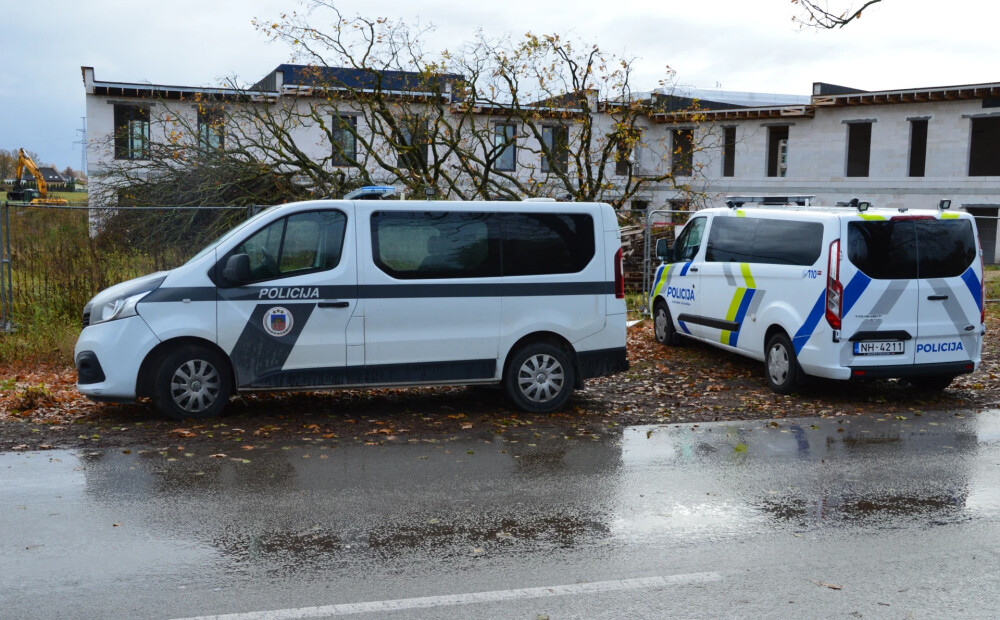 Ar nozāģēto Mārupes dižozolu saistīto krimināllietu turpinās iztiesāt rudenī
