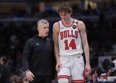 "Bulls" pagarinājuši līgumu ar treneri Donovanu