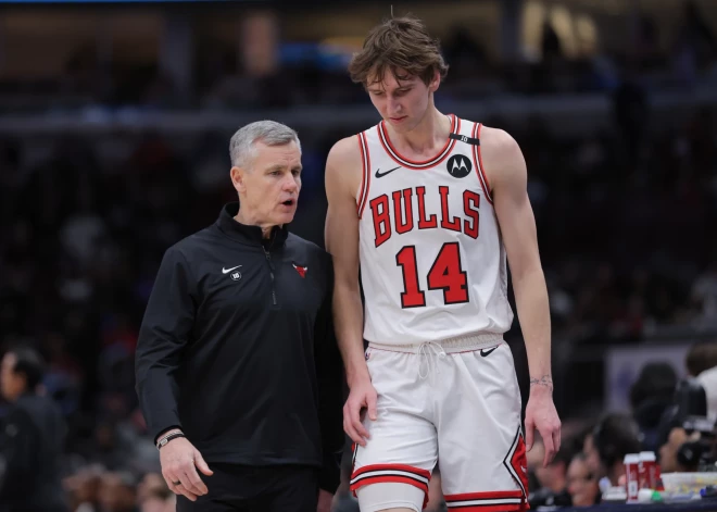 "Bulls" pagarinājuši līgumu ar treneri Donovanu