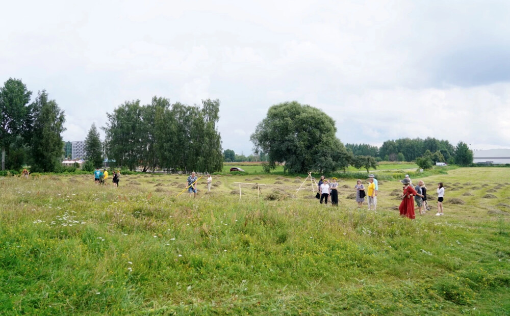 Nedēļas pirmajā dienā valsts lielākajā daļā līs