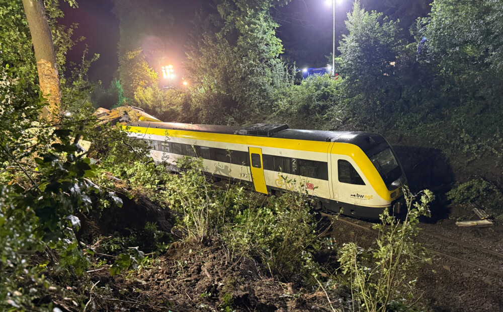 Vācijā vilciena katastrofā gājuši bojā trīs cilvēki