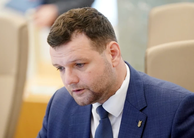 Ministrs: par izdienas pensijām nekas vēl nav nolemts