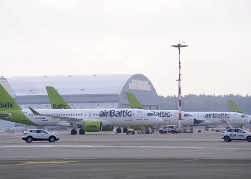 "airBaltic" skaidroja, ka svētdien, neilgi pēc pacelšanās reisā no Rīgas uz Reikjavīku, piloti konstatēja indikāciju par traucējumu salona gaisa padeves un temperatūras vadības sistēmā, kas ierobežoja lidojuma turpināšanu garākā distancē.
