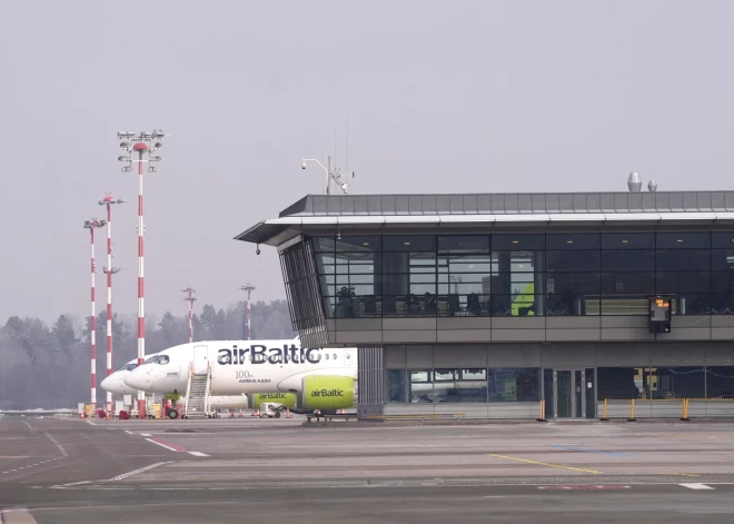 Самолет airBaltic, летевший в Рейкьявик, вернулся в Ригу. Что случилось?