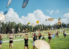 FOTO: "Dziesma dejo. Deja skan." sāk mēģinājumus Mežaparkā un atklāj pasākuma solistus