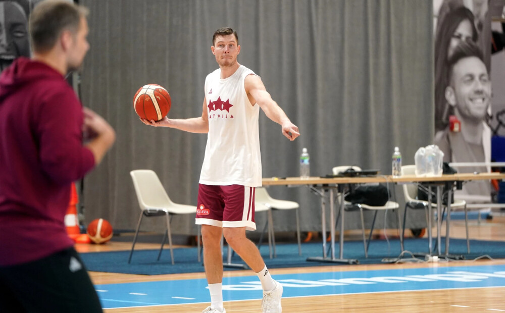 Dairis Bertāns stāsta, kā būs spēlēt kopā ar Porziņģi: "Vienkārši jāsagaida piespēle un jāiemet brīvais metiens!"