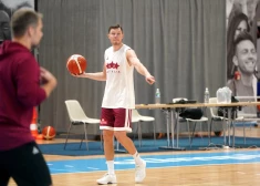Dairis Bertāns stāsta, kā būs spēlēt kopā ar Porziņģi: "Vienkārši jāsagaida piespēle un jāiemet brīvais metiens!"