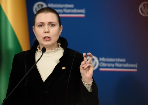 Lietuvas aizsardzības ministre Dovile Šakaliene norāda, ka Lietuvā ielidojušā drona signālu, iespējams, bloķējuši Ukrainas aizsardzības spēki.