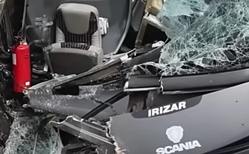 Smaga avārija Igaunijā: pasažieru autobuss ietriecas kravas automašīnā, šoferis pastāvīgi skatījies savā telefonā