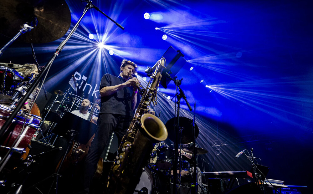 Ar skatītāju sajūsmu noslēdzies “Pink Noise Riga” festivāls, pulcējot pasaules klases džeza, pop-roka, fusion un improvizētās mūzikas cienītājus