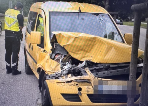 Пьяный водитель устроил аварию в Слоке и попытался сбежать — но безуспешно.