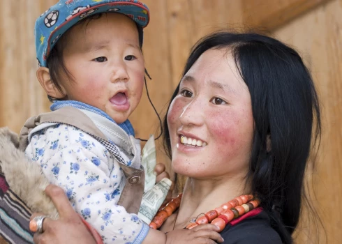 Lai gan Ķīnas iedzīvotāju skaits ir otrs lielākais pasaulē aiz Indijas, tai draud demogrāfiskā krīze.