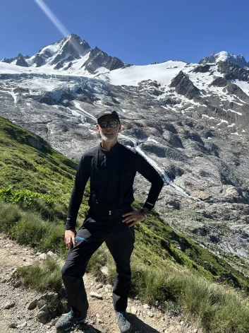 TV režisors Juris Matuzelis Alpos pabija deviņas dienas, kur apguva alpīnisma pamatus un finālā notika kāpiens Monblānā.