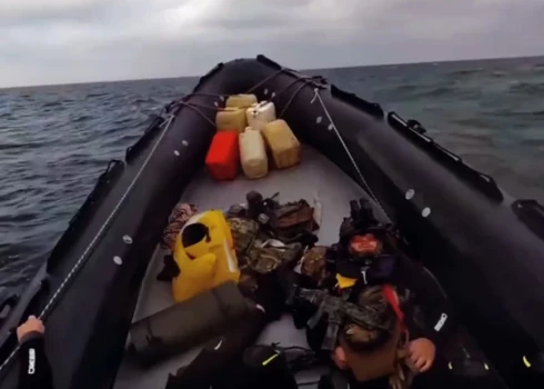 Vienības "Raven Group" kaujinieki dodas misijā.