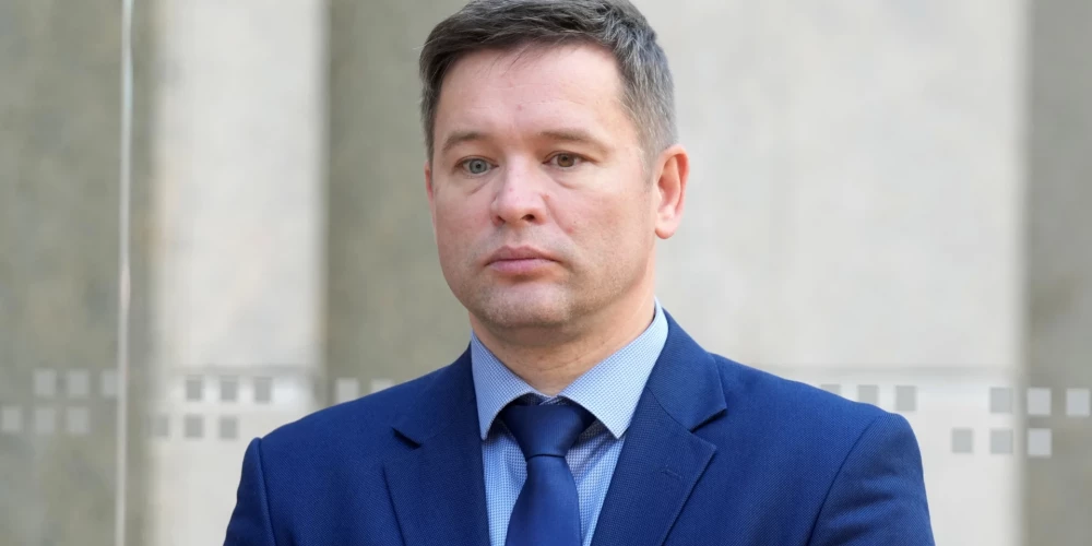 Rīgas domes Civilās aizsardzības un operatīvās informācijas pārvaldes vadītājs Gints Reinsons darbu amatā noslēgs 22. augustā.