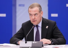 Медведев в ответ на ультиматум Трампа в очередной раз пригрозил войной и вступил в перепалку с американским сенатором