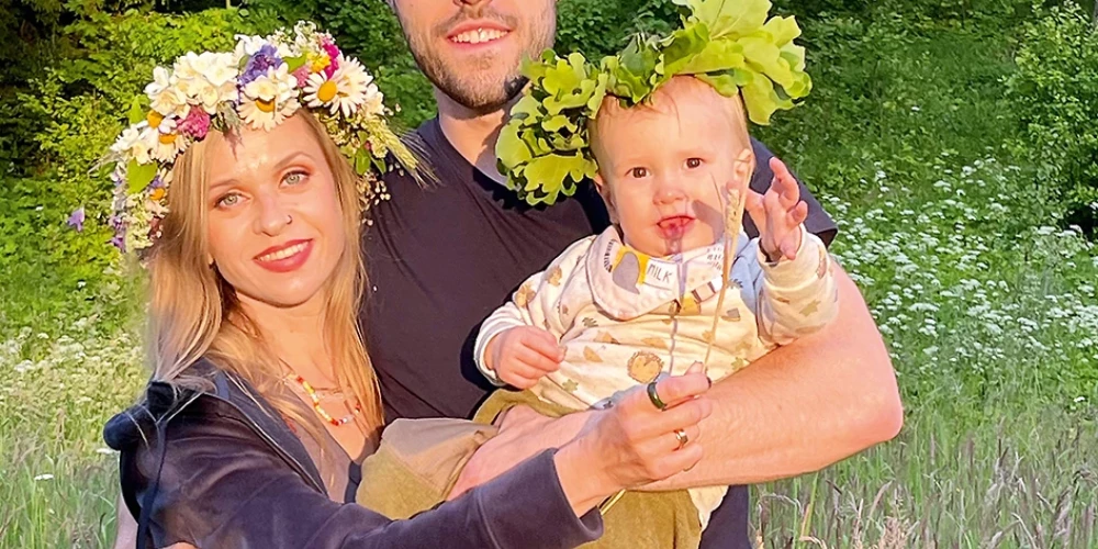 Pagāja laiks, līdz viņi no kopīgas kafijas tašu tukšošanas vēlos vakaros nonāca līdz statusam "esam pāris". Pēc septiņiem gadiem Iveta un Roberts apprecējās un pagājušajā vasarā sagaidīja savu pirmdzimto – dēliņu Teo Gustavu.