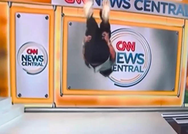 Sportists CNN studijā mēģina atkārtot "IShowSpeed" pie Brīvības pieminekļa veikto salto. Lūk, kas sanāca!