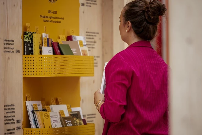 Каждый день здесь можно будет читать книги из фонда Латвийской Национальной библиотеки.