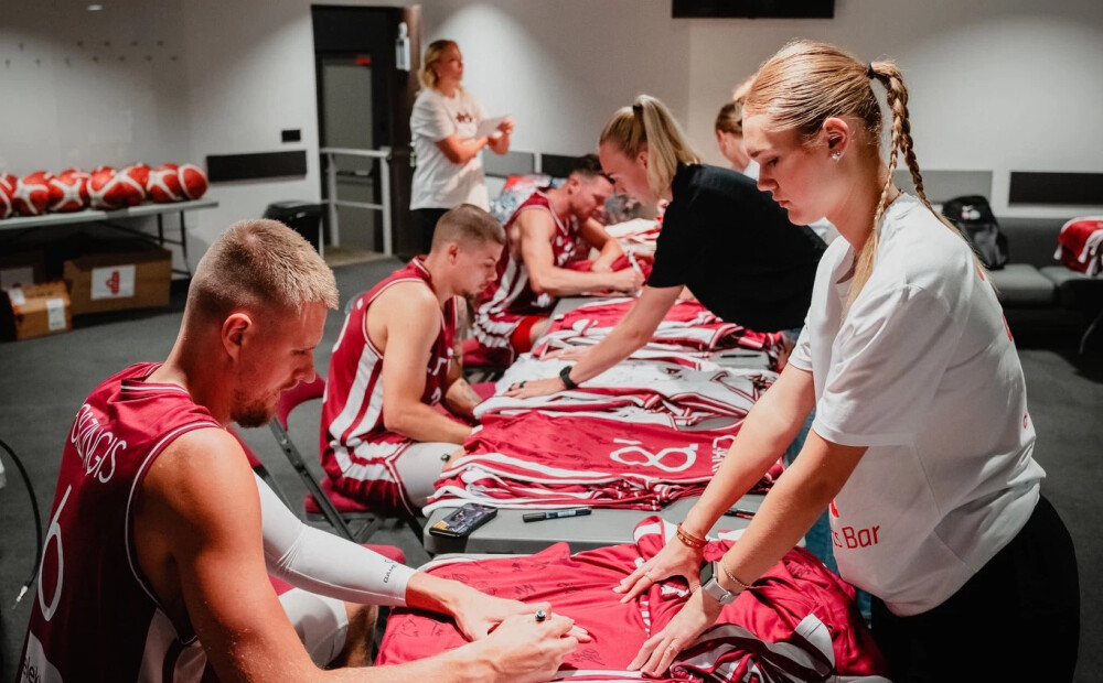 Kā Latvijas izlases basketbolisti raugās uz obligātiem pasākumiem ārpus spēles laukuma