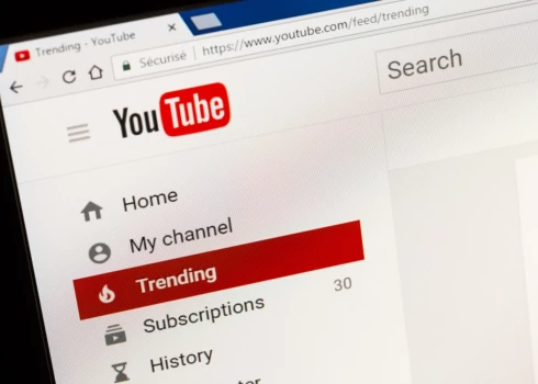 Austrālija aizliegs bērniem izmantot "YouTube". 