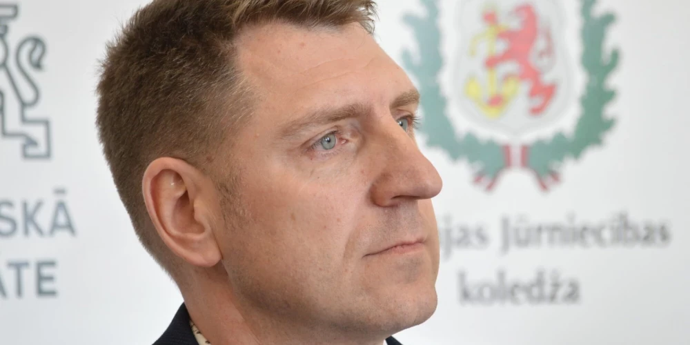 Uz Liepājas vicemēra Jāņa Džeriņa padomnieka amatu saņemti 24 pieteikumi, norāda pašvaldība.