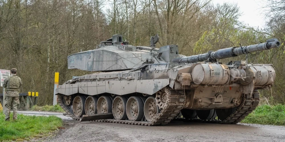 Британский танк Challenger 2 в полном снаряжении весит до 75 тонн.
