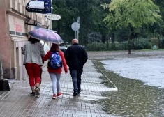 В четверг Латвию продолжит заливать дождями