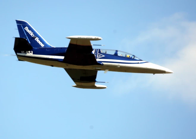 Авиашоу, осмотр техники и конфеты с неба: в Адажи пройдет бесплатный праздник для всей семьи