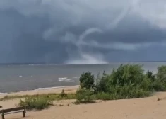 ВИДЕО: в Рижском заливе у Саулкрасты зафиксирован впечатляющий водяной смерч