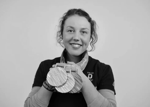 Laura Dālmeiere vienās olimpiskajās spēlēs tika pie trīs godalgām.