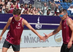 Mārtiņš Pļaviņš un Kristians Fokerots sekmīgi sāk Eiropas čempionu titula aizstāvēšanu, uzvar arī divkārtējās čempiones Graudiņa un Samoilova